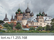 Россия. Ростов Великий. Вид на Ростовский кремль с озера Неро (2007 год). Редакционное фото, фотограф Дмитрий Заморин / Фотобанк Лори