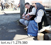 Гусляр и поющая женщина (2009 год). Редакционное фото, фотограф Ирина Золина / Фотобанк Лори