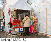 Новогодний базар на Невском проспекте С-Петербурга (2009 год). Редакционное фото, фотограф Бузун Максимилиан / Фотобанк Лори