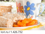 Блины с курагой. Стоковое фото, фотограф Давид Мзареулян / Фотобанк Лори