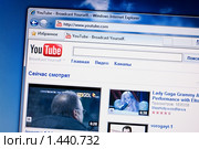 Окно интернета со страницей сайта YouTube (2010 год). Редакционное фото, фотограф Кекяляйнен Андрей / Фотобанк Лори