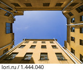 Двор-колодец в Санкт-Петербурге (2009 год). Стоковое фото, фотограф Александр Кузовлев / Фотобанк Лори