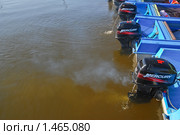 Лодки у понтона. Фрагмент (2009 год). Редакционное фото, фотограф Алёшина Оксана / Фотобанк Лори