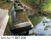 Водопад в софиевском парке (2009 год). Редакционное фото, фотограф Юрий Брыкайло / Фотобанк Лори