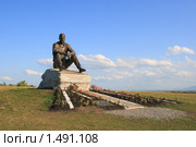 Памятник В.М. Шукшину на горе Пикет. Село Сростки, Алтайский край (2009 год). Редакционное фото, фотограф Григорий Писоцкий / Фотобанк Лори