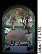 Вход в суфийскую мечеть (2010 год). Редакционное фото, фотограф Free Wind / Фотобанк Лори