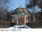 Вольер для птиц. Усадьба Кусково. Москва (2010 год). Редакционное фото, фотограф E. O. / Фотобанк Лори