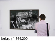Москва, ЦВЗ "Манеж", открытие Фотобиеннале 2010. Работы Питера Линдберга / Peter Lindbergh. Редакционное фото, фотограф Дмитрий Неумоин / Фотобанк Лори