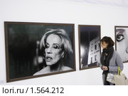 Москва, ЦВЗ "Манеж", открытие Фотобиеннале 2010. Работы Питера Линдберга / Peter Lindbergh. Редакционное фото, фотограф Дмитрий Неумоин / Фотобанк Лори