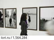 Москва, ЦВЗ "Манеж", открытие "Фотобиеннале 2010". Работы Питера Линдберга. Редакционное фото, фотограф Дмитрий Неумоин / Фотобанк Лори