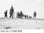 Отряд уходит в бой. Стоковое фото, фотограф Андрей Ярцев / Фотобанк Лори