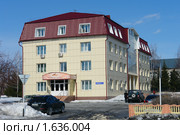 Омутинка. Здание районной администрации (2010 год). Редакционное фото, фотограф Александр Тараканов / Фотобанк Лори