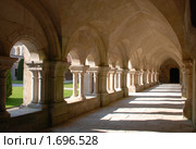 Франция. Клуатр аббатства Фонтене (2010 год). Стоковое фото, фотограф Stjarna / Фотобанк Лори