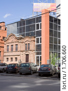 Современная архитектура Екатеринбурга, соединение нового со старым (2008 год). Редакционное фото, фотограф Солодовникова Елена / Фотобанк Лори