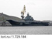 ТАВКР "Адмирал Кузнецов" у стенки мурманского порта (2010 год). Редакционное фото, фотограф Вячеслав Палес / Фотобанк Лори