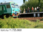 Опасные игры на железной дороге (2008 год). Редакционное фото, фотограф Александр Мишкин / Фотобанк Лори