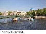 Экскурсионный речной трамвайчик под Красноармейским мостом. Санкт-Петербург (2010 год). Стоковое фото, фотограф LightLada / Фотобанк Лори