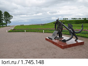 Якорь и штурвал. Нижний парк, Петергоф. Санкт-Петербург (2010 год). Редакционное фото, фотограф LightLada / Фотобанк Лори
