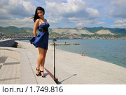 Девушка на берегу. Стоковое фото, фотограф Валерий Александрович / Фотобанк Лори