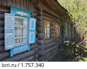 Старый бревенчатый дом в три пристроя. Сибирь (2010 год). Стоковое фото, фотограф Анатолий Матвейчук / Фотобанк Лори