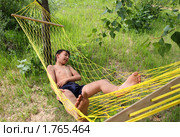 Мальчик в гамаке. Стоковое фото, фотограф Михаил Коханчиков / Фотобанк Лори