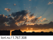 Закат над городом. Стоковое фото, фотограф Олеся Жигула / Фотобанк Лори