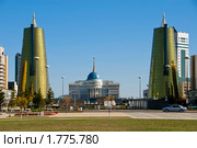 Астана. Вид на президентский дворец "Акорда". Площадь у Байтерека. (2009 год). Редакционное фото, фотограф Юлия Врублевская / Фотобанк Лори
