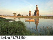 Деревянная церковь Иоанна Богослова в деревне Саунино (1665) на рассвете. Стоковое фото, фотограф Виктор Сагайдашин / Фотобанк Лори