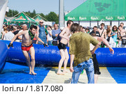 Футбольный матч на фестивале кваса и пива (2010 год). Редакционное фото, фотограф Александр Щепин / Фотобанк Лори