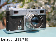 Старый дальномерный фотоаппарат "Киев" (2010 год). Редакционное фото, фотограф Анатолий Матвейчук / Фотобанк Лори