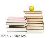 Снова в школу! Книги и канцелярские принадлежности на белом фоне. Стоковое фото, фотограф Виталий Радунцев / Фотобанк Лори
