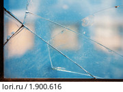 Фон или текстура из разбитого стеклянного окна с трещинами. Стоковое фото, фотограф Илья Андриянов / Фотобанк Лори