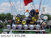 Противотуманки на крыше машины (2010 год). Редакционное фото, фотограф Глазков Владимир / Фотобанк Лори