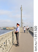 На посту. Охрана Благовещенского моста (2010 год). Редакционное фото, фотограф Виктор Карасев / Фотобанк Лори