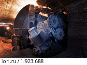 Врубовая (проходческая) машина на калийном руднике в работе. Стоковое фото, фотограф Ivan Ru / Фотобанк Лори