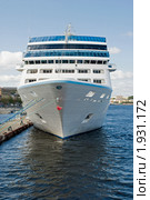 Круизный лайнер Azamara Jorney у причала на Неве. Санкт-Петербург (2010 год). Редакционное фото, фотограф Александр Щепин / Фотобанк Лори