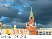 Вход в Кремль. Кутафья (Предмостная) и Троицкая башни. Москва (2010 год). Стоковое фото, фотограф E. O. / Фотобанк Лори