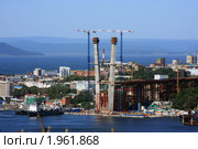 Строительство моста через бухту Золотой Рог, г. Владивосток (2010 год). Стоковое фото, фотограф Пьянков Александр / Фотобанк Лори