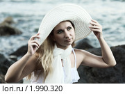 Девушка в панаме на фоне океана. Стоковое фото, фотограф Ольга Хорошунова / Фотобанк Лори