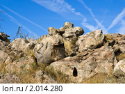 Валуны причудливых форм по голубым небом. Стоковое фото, фотограф Борис Панасюк / Фотобанк Лори
