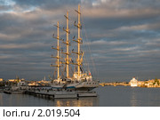Санкт-Петербург. Парусник Мир на реке Неве (2010 год). Редакционное фото, фотограф Александр Алексеев / Фотобанк Лори