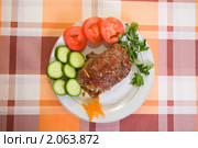 Запеченная фаршированная говядина с овощами. Стоковое фото, фотограф Яков Филимонов / Фотобанк Лори