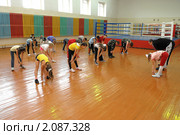 Урок физкультуры в школе (2010 год). Редакционное фото, фотограф Вячеслав Палес / Фотобанк Лори