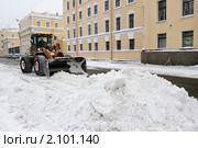Санкт-Петербург, снегоуборочная техника зимой в городе (2010 год). Редакционное фото, фотограф Дмитрий Неумоин / Фотобанк Лори