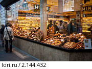 Витрина пекарни Hinkel в Дюссельдорфе (2010 год). Редакционное фото, фотограф Сергей Якуничев / Фотобанк Лори