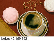Натюрморт с чашкой кофе и бело-розовым зефиром. Стоковое фото, фотограф Румянцева Наталия / Фотобанк Лори
