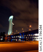 Ночной вид на отель Marina Bay Sands и мост в Сингапуре (2010 год). Редакционное фото, фотограф SevenOne / Фотобанк Лори