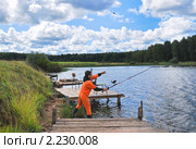 Рыбак делает заброс (2009 год). Редакционное фото, фотограф Алёшина Оксана / Фотобанк Лори