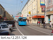 Троллейбус на улице Маросейка в Москве (2010 год). Редакционное фото, фотограф Юрий Синицын / Фотобанк Лори