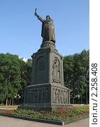Памятник князю Владимиру. Город Белгород (2008 год). Редакционное фото, фотограф Denis Kh. / Фотобанк Лори